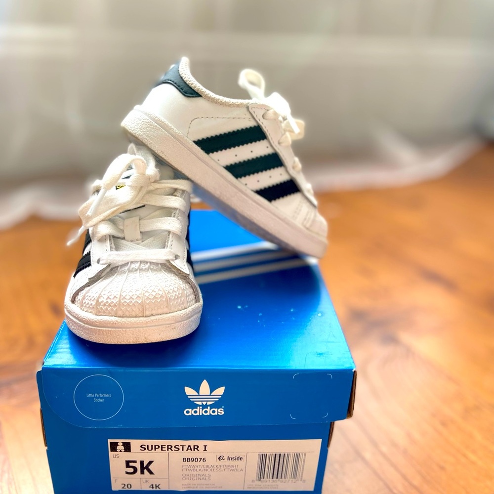 Kids superstar adidas.